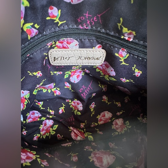 Betsey Johnson Margie Crossbody Tan Purse - Earth Tone Bag - Picture 7 of 8